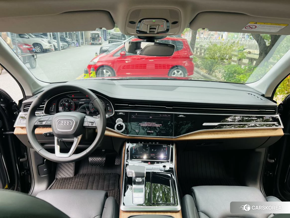 Audi Q7 2021 Черный из Китая, фото 5