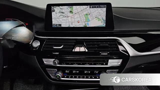 BMW 5 Series (G30) 2020 Светло-серебряный цвет из Кореи, фото 5