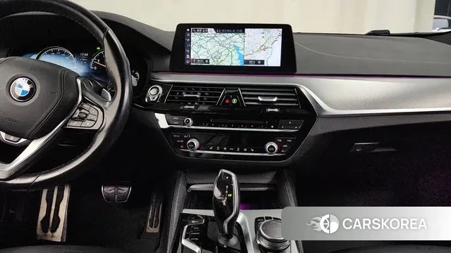 BMW 5 Series (G30) 2018 Белый из Кореи, фото 5