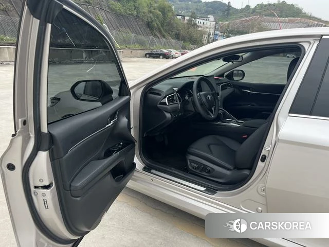 Toyota Camry 2021 Серебристо-серый из Китая, фото 5