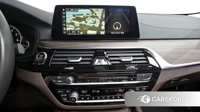 BMW 5 Series (G30) 2018 Белый из Кореи, фото 5