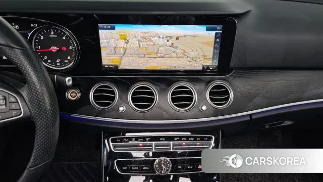 Mercedes-Benz E-Class W213 2018 Белый из Кореи, фото 5