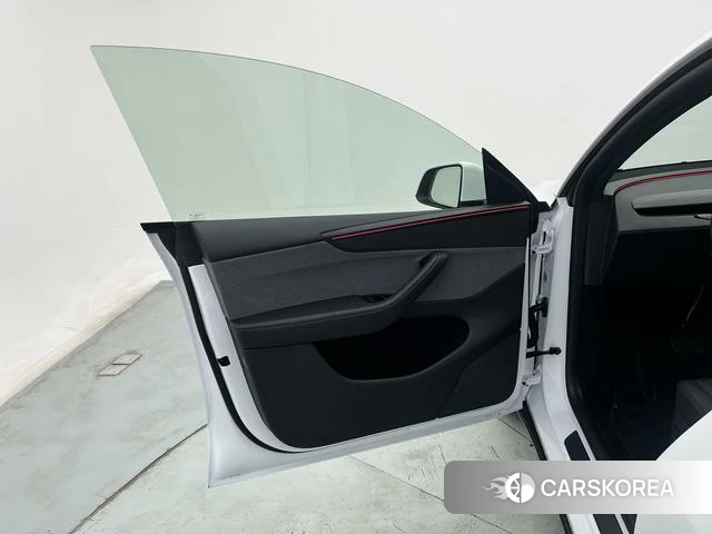 Tesla Model Y 2026 Белый из Китая, фото 5