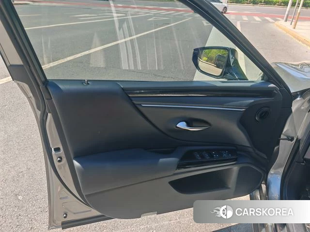 Lexus ES 2024 Темно-серый из Китая, фото 5