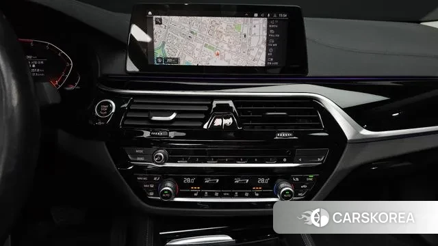 BMW 5 Series (G30) 2019 Белый из Кореи, фото 5