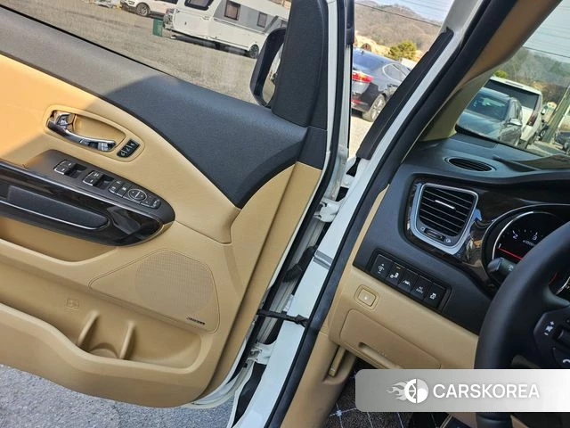 Kia The New Carnival 2018 Белый из Кореи, фото 5