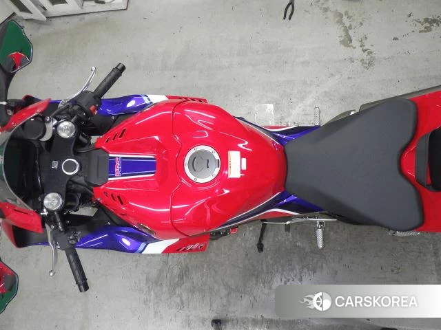 Проданный Honda CBR1000RR-R FIREBLADE id 3949952 из Японии, фото 2