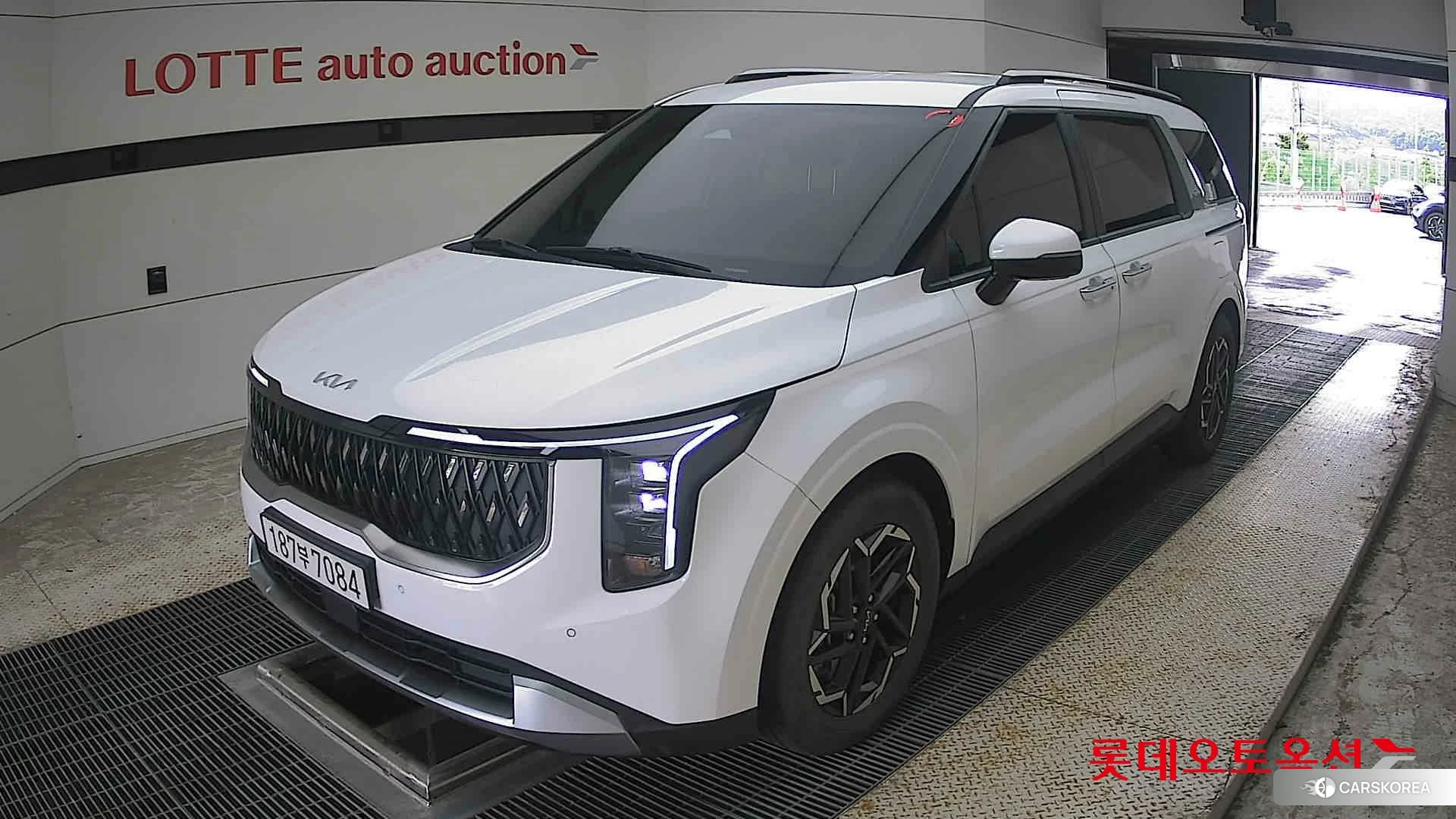 Kia Carnival 2024 Snow White Pearl из Кореи, фото 5