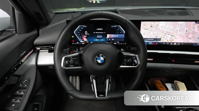BMW 5 Series (G60) 2024 Серебристо-серый из Кореи, фото 5