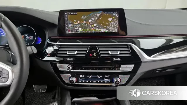 BMW 5 Series (G30) 2019 Белый из Кореи, фото 5