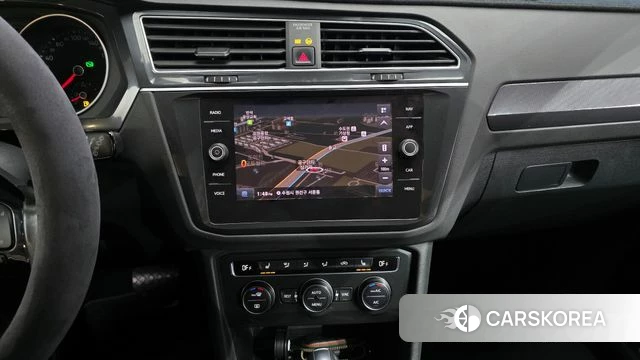 Volkswagen Tiguan second Generation 2019 Белый из Кореи, фото 5