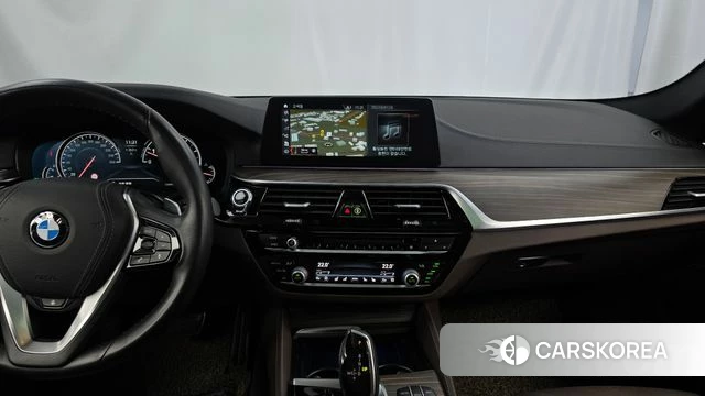 BMW 5 Series (G30) 2018 Белый из Кореи, фото 5