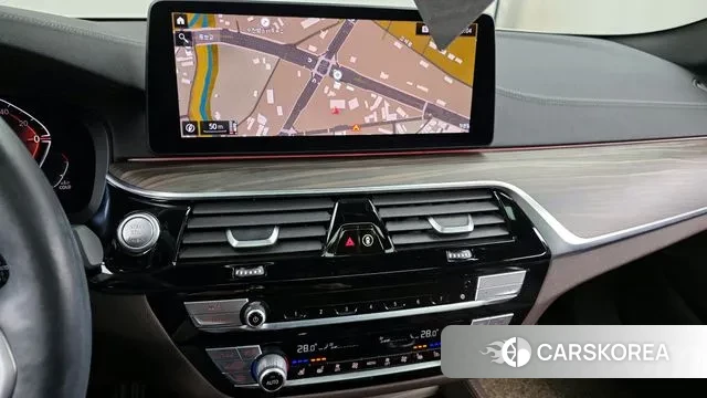 BMW 5 Series (G30) 2021 Белый из Кореи, фото 5