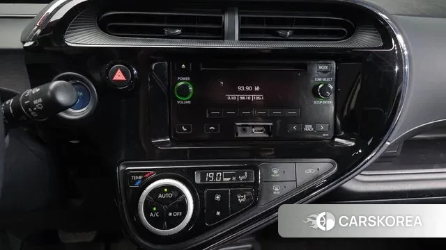Toyota Prius C 2018 Жемчужный цвет из Кореи, фото 5