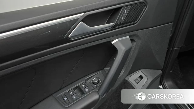 Volkswagen Tiguan second Generation 2020 Серый из Кореи, фото 5