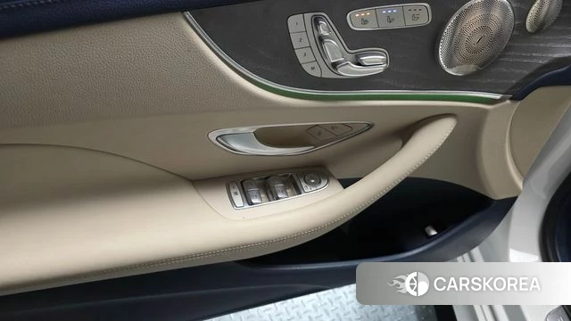 Mercedes-Benz E-Class W213 2021 Белый из Кореи, фото 5