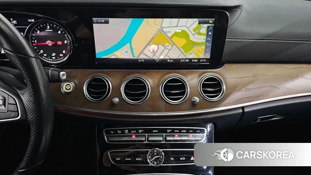 Mercedes-Benz E-Class W213 2018 Серебряный из Кореи, фото 5