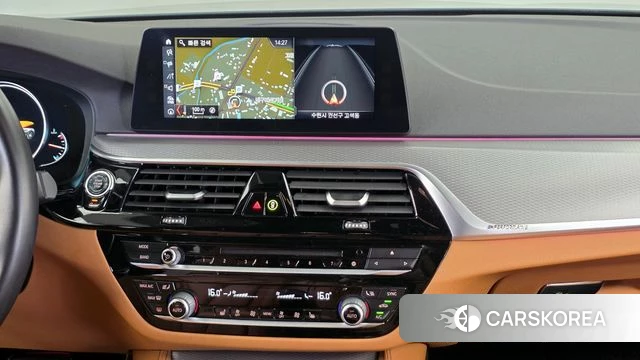 BMW 5 Series (G30) 2018 Серебристо-серый из Кореи, фото 5