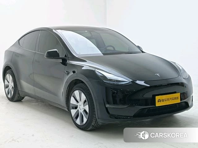 Tesla Model Y 2023 Черный из Китая, фото 5
