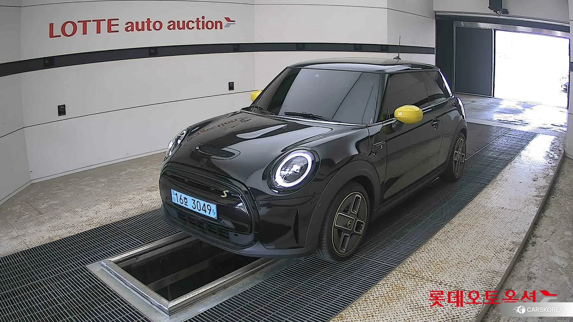 BMW MINI Cooper SE 2022 Midnight Black из Кореи, фото 5