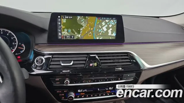 BMW 5 Series (G30) 2018 Белый из Кореи, фото 5