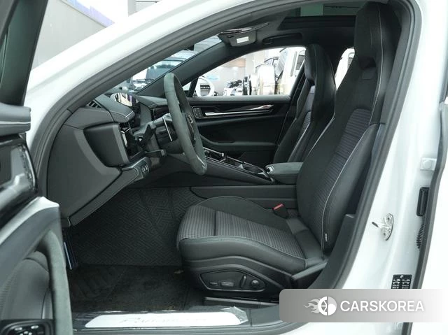 Porsche Panamera 2026 Серебристо-серый из Китая, фото 5