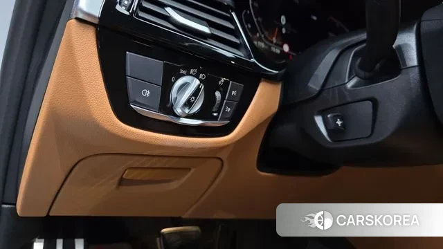 BMW 5 Series (G30) 2022 Белый из Кореи, фото 5