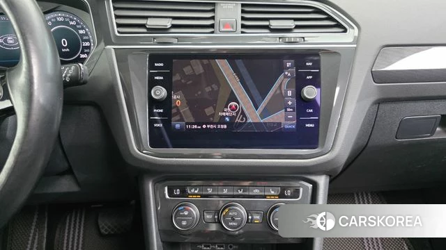 Volkswagen Tiguan second Generation 2018 Белый из Кореи, фото 5