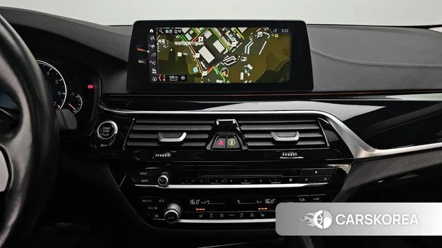 BMW 5 Series (G30) 2018 Серый из Кореи, фото 5