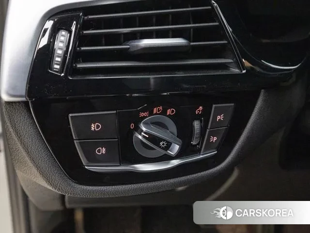 BMW 5 Series (G30) 2020 Цвет галактики из Кореи, фото 5