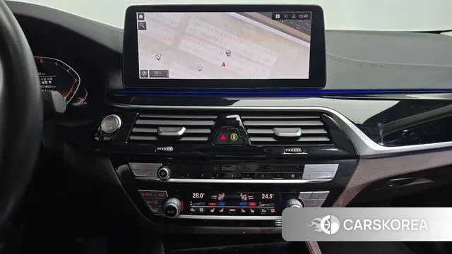 BMW 5 Series (G30) 2021 Белый из Кореи, фото 5