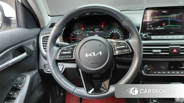 Kia Seltos 2022 Белый из Кореи, фото 5