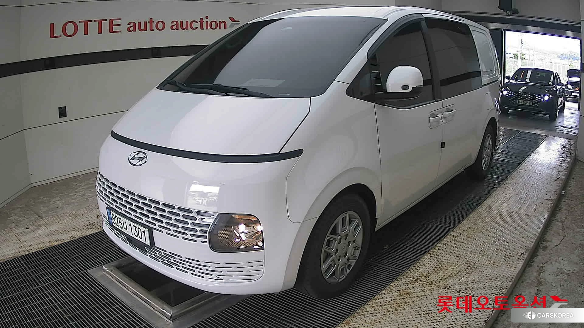 Hyundai Staria 2022 Белый из Кореи, фото 5