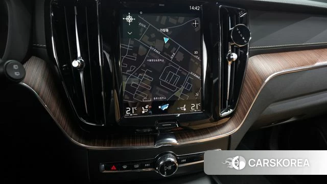 Volvo XC60 second Generation 2020 Белый из Кореи, фото 5