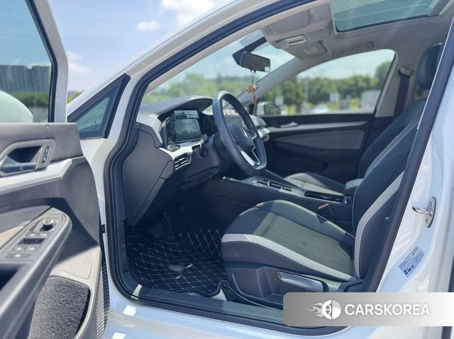Volkswagen Golf 2024 Белый из Китая, фото 5