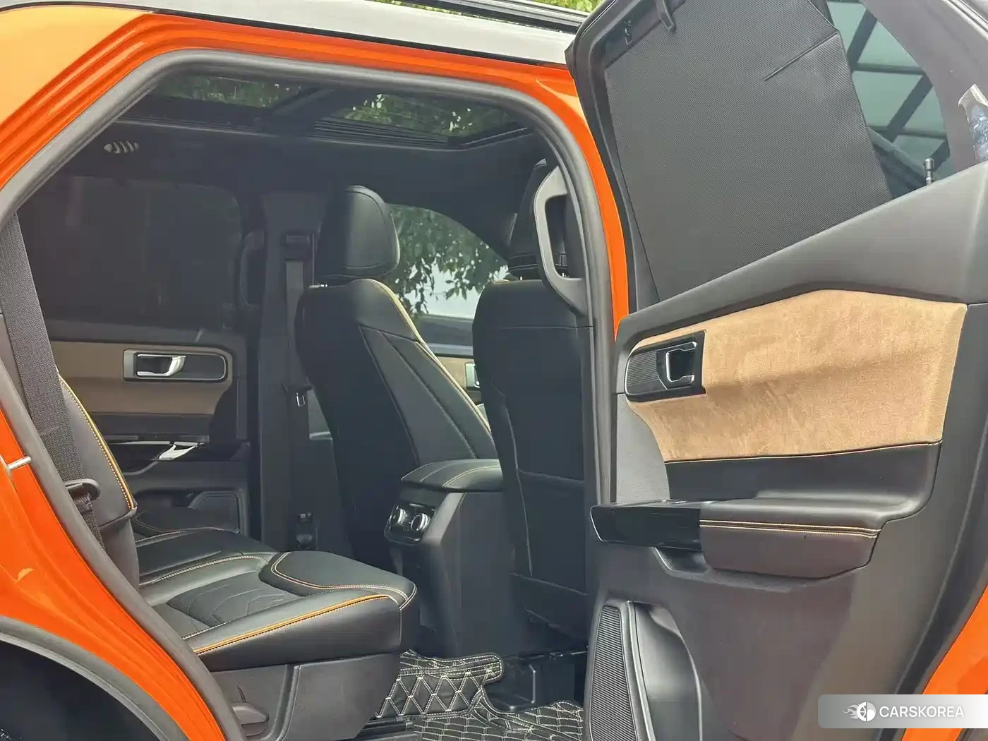Ford Explorer 2024 Yellow/orange из Китая, фото 5