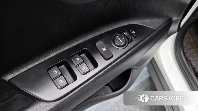 Kia Stonic 2018 Белый из Кореи, фото 5