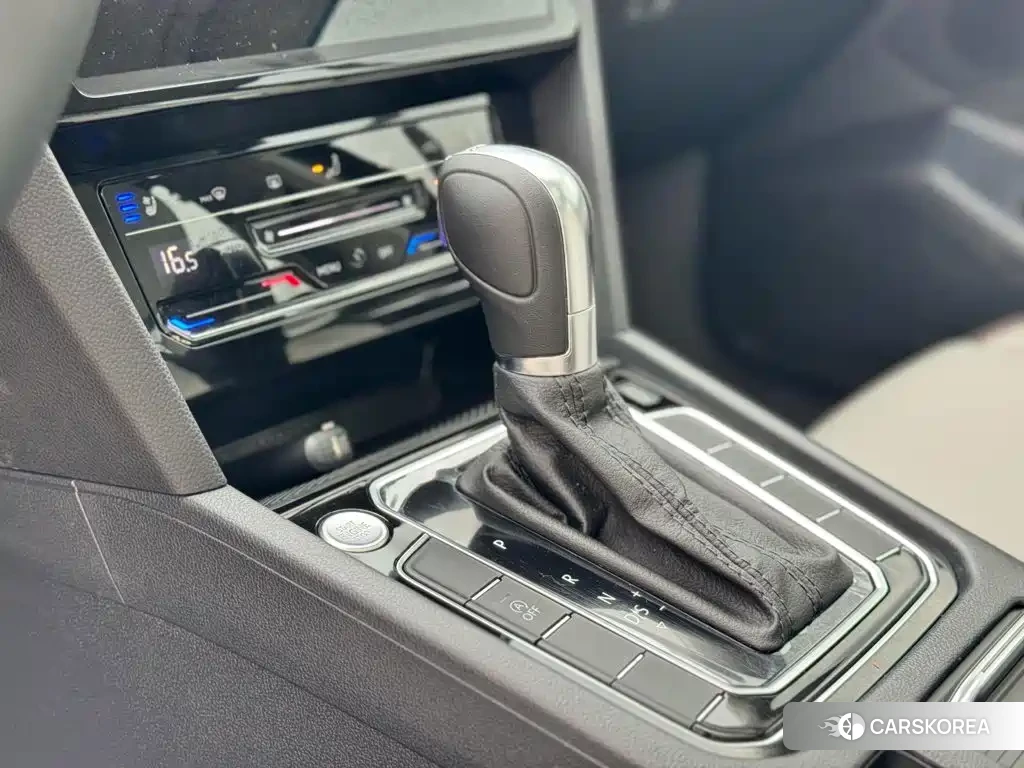 Volkswagen Magotan 2026 Черный из Китая, фото 5