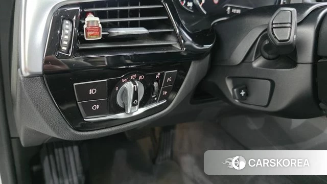 BMW 5 Series (G30) 2018 Белый из Кореи, фото 5