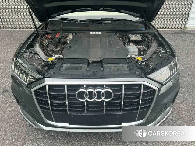 Audi Q7 2021 Темно-серый из Китая, фото 5