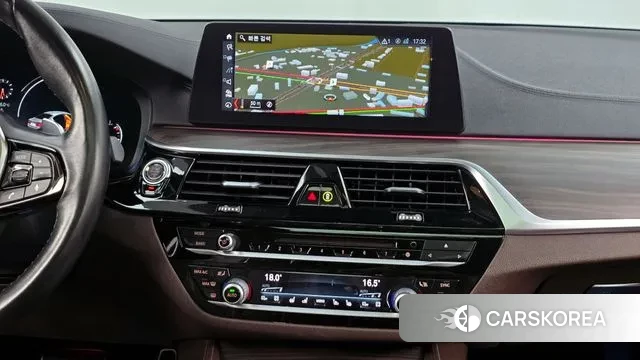 BMW 5 Series (G30) 2018 Белый из Кореи, фото 5