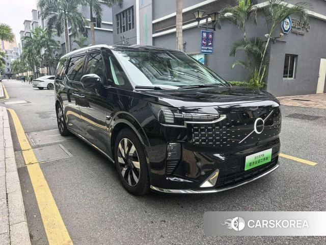 Volvo EM90 2024 Черный из Китая, фото 5