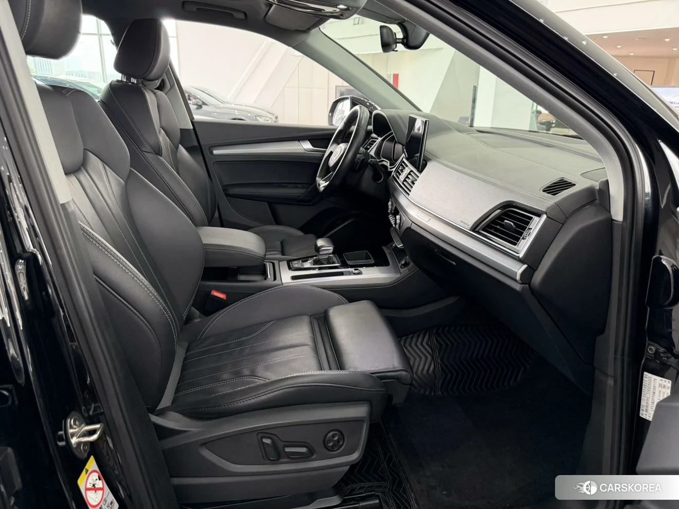 Audi Q5L 2021 Черный из Китая, фото 5