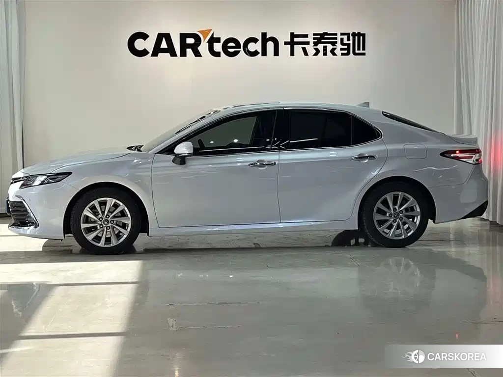 Toyota Camry 2021 Белый из Китая, фото 5