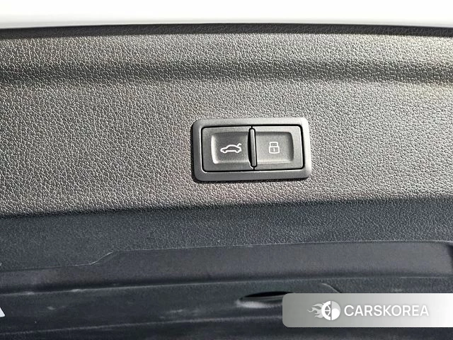 Audi Q3 (F3) 2022 Белый из Кореи, фото 5