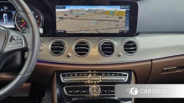 Mercedes-Benz E-Class W213 2018 Белый из Кореи, фото 5