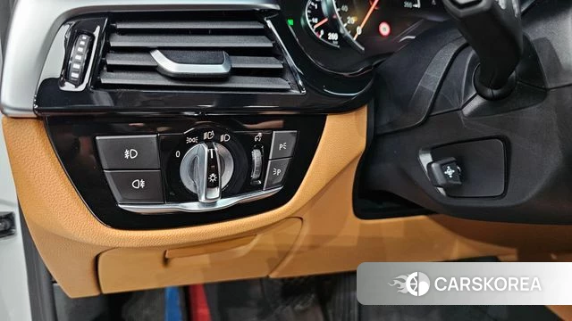 BMW 5 Series (G30) 2018 Белый из Кореи, фото 5