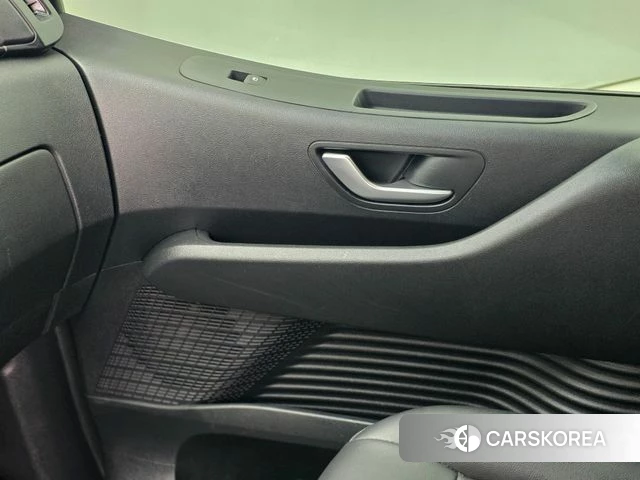 Hyundai Staria 2022 Белый из Кореи, фото 5