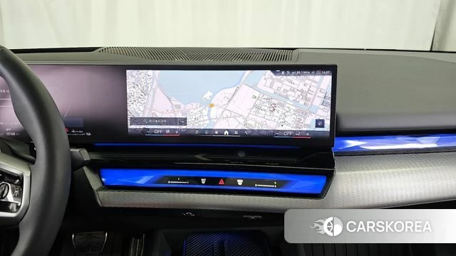 BMW 5 Series (G60) 2025 Черный из Кореи, фото 5