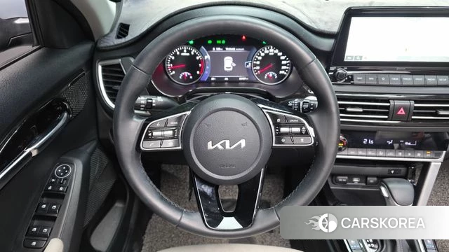 Kia Seltos 2022 Черный из Кореи, фото 5